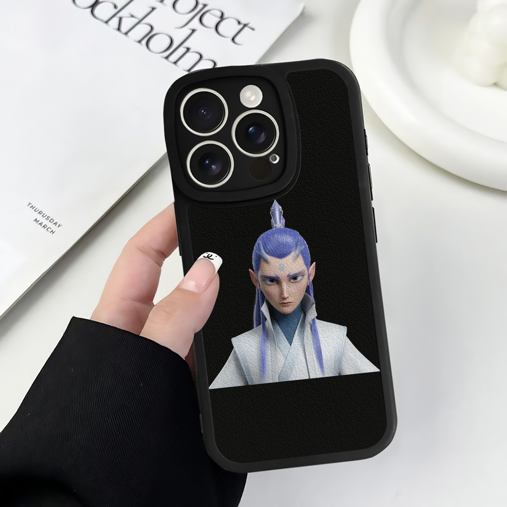 （画像用） Ne Zha 2 ナタ 魔童の大暴れ 【iPhone 16シリーズ対応】シリコンスマホケース（レザー調） 材質：シリコン
